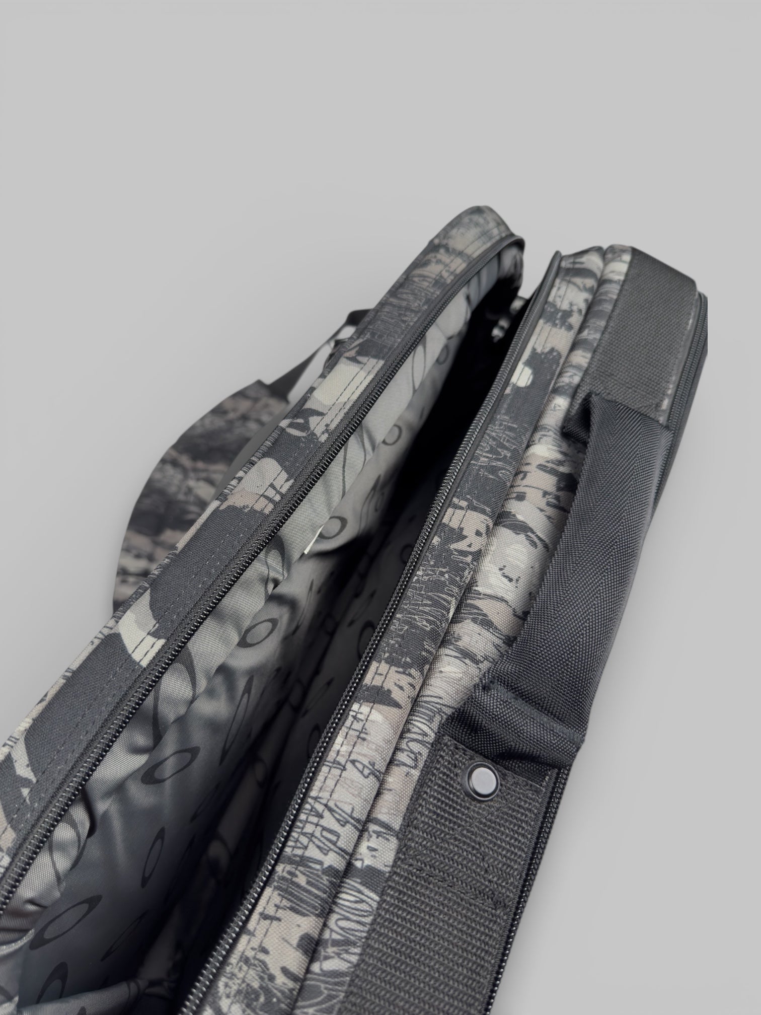 Vintage 2000s Oakley AP Tactical Messenger / Laptop Bag